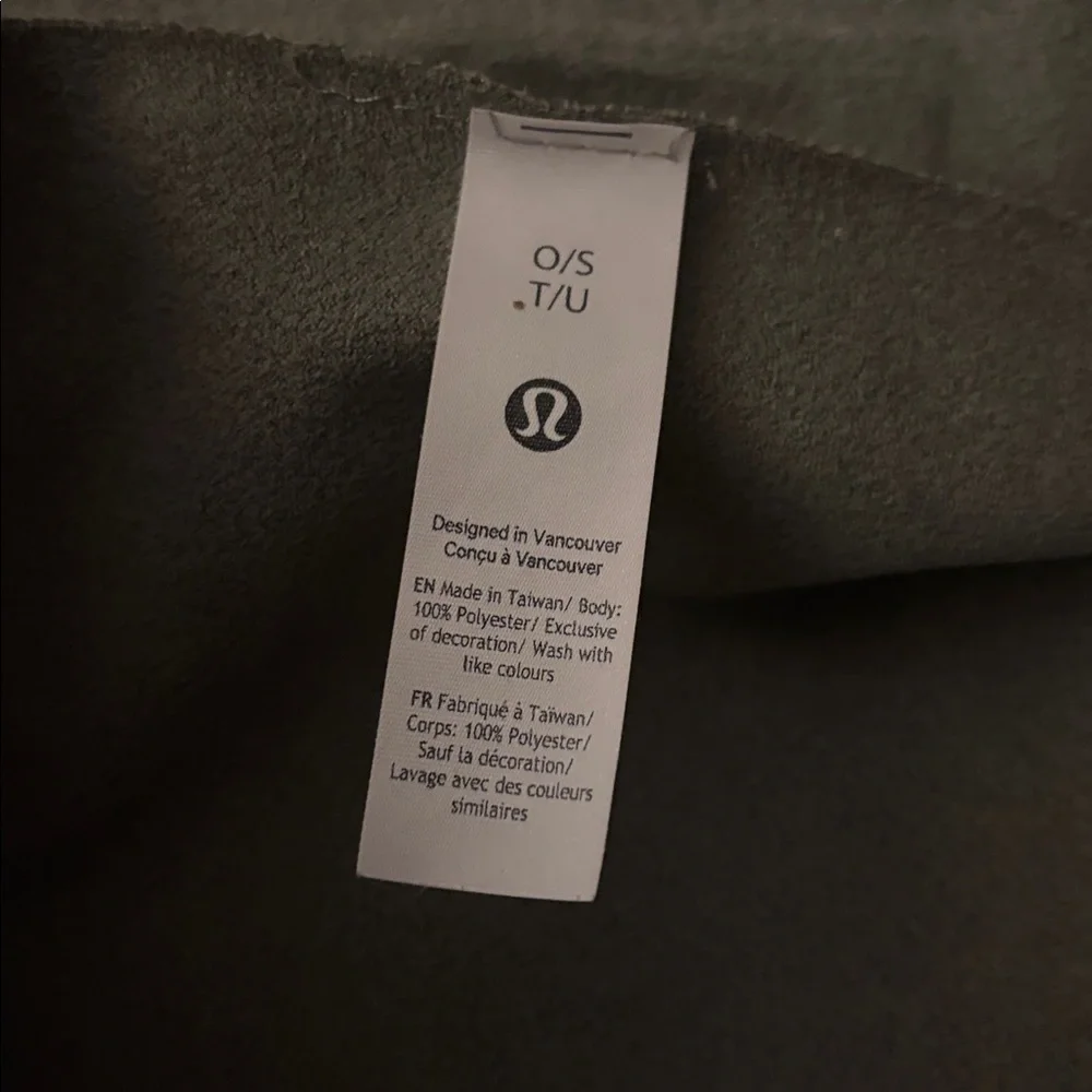 Lululemon 🆕 The (Small) Towel gray